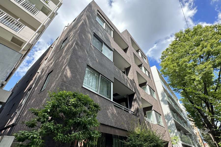 レジェイド上北沢の外観（南西側から）