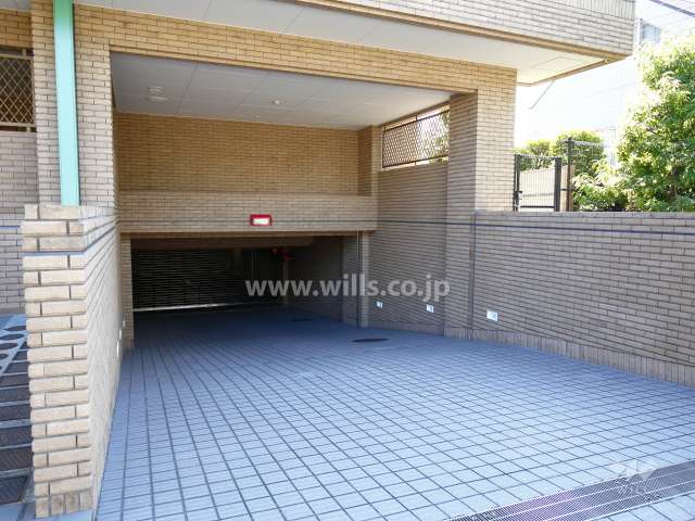 駐車場出入り口（リングシャッター付き）