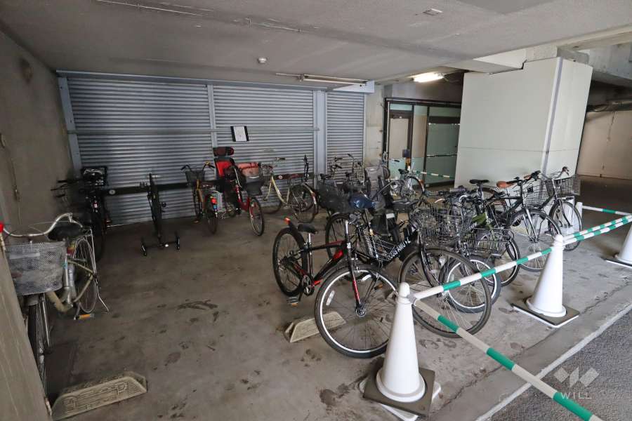 屋内に設けられた駐輪場