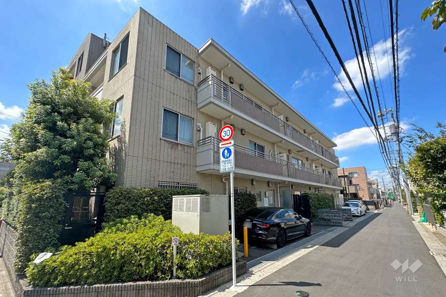 プラウド上北沢の外観（北東側から）