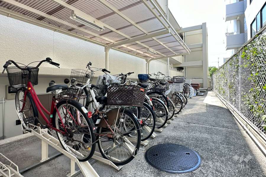 駐輪場（屋根付き）