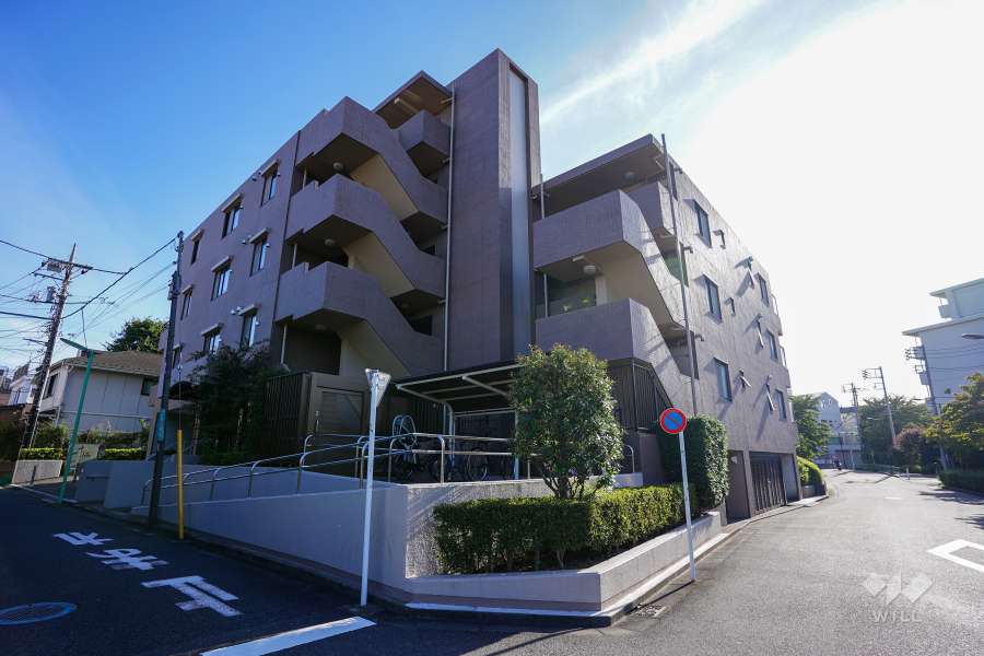 コスモ上北沢の外観（北東側から）