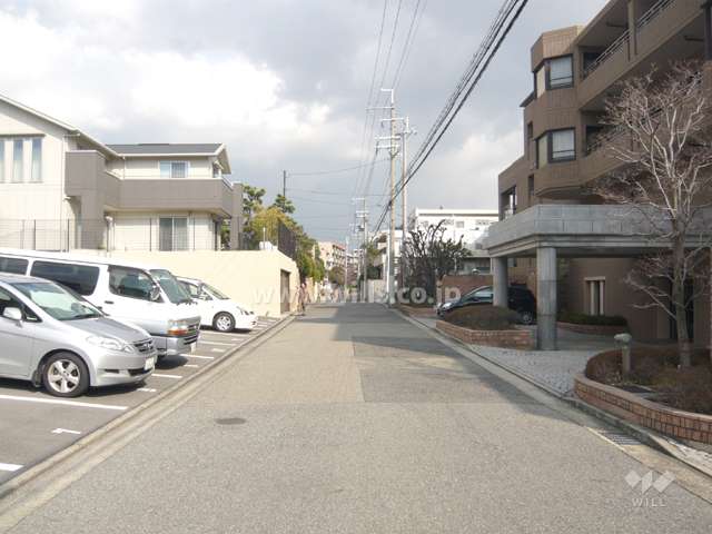 周辺の街並み。区画の整った住宅地です。