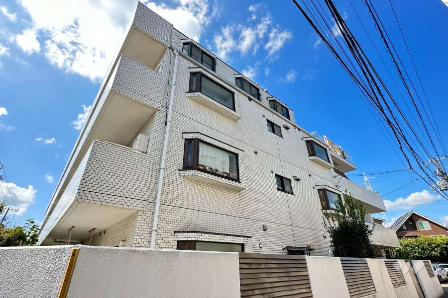 ライオンズマンション上北沢第2の外観（南東側から）