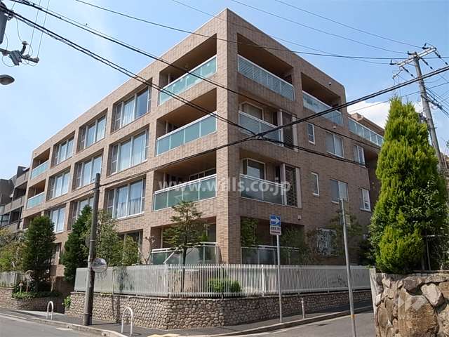 フローラ芦屋フラットの外観（南東側から）