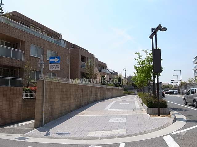 敷地の北側には山手幹線が走っています。