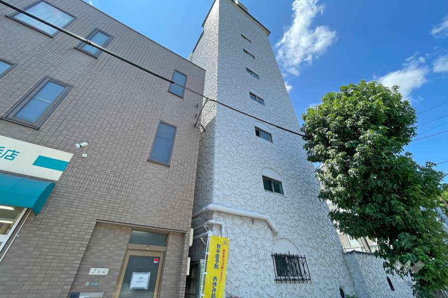 秀和上野毛レジデンスの外観（南東側から）