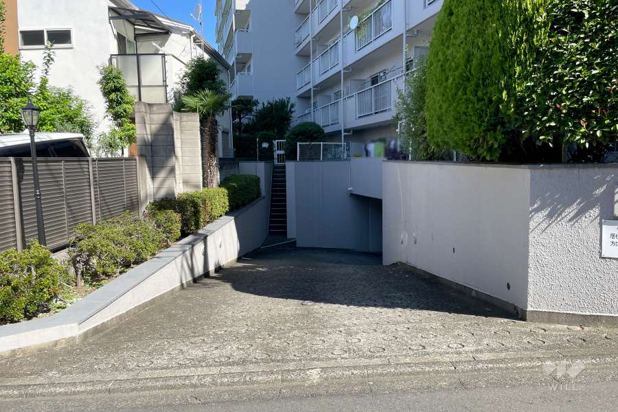 駐車場の出入り口