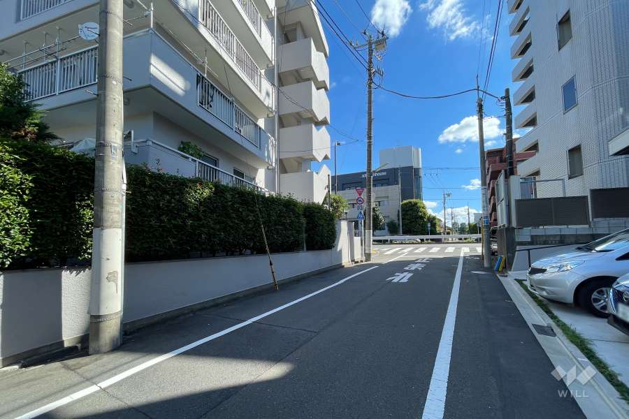 敷地南側の前面道路