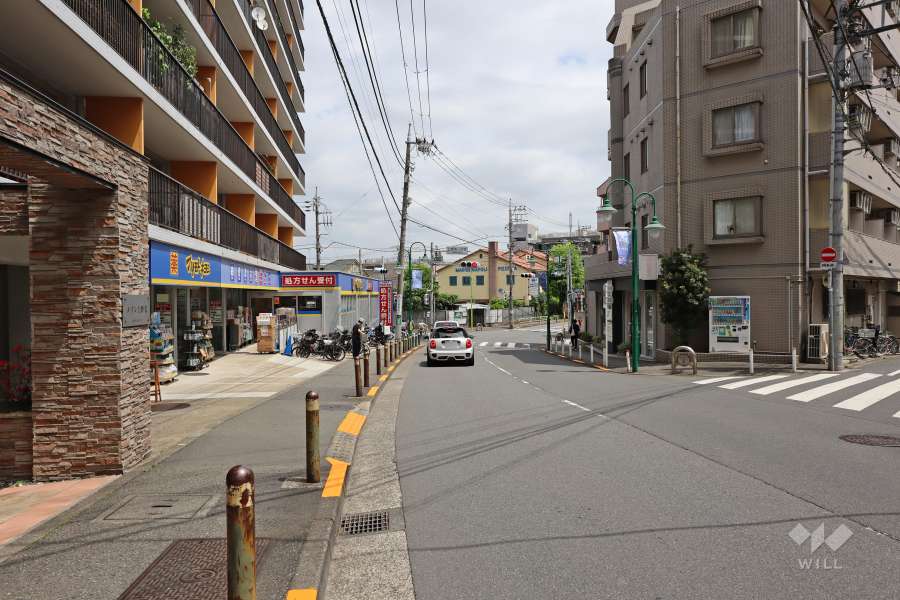 敷地南東側の前面道路