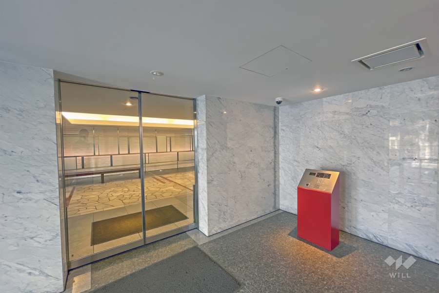 エントランスはオートロック付きです。