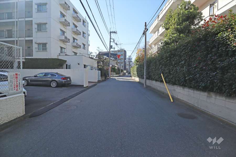 敷地北西側の前面道路