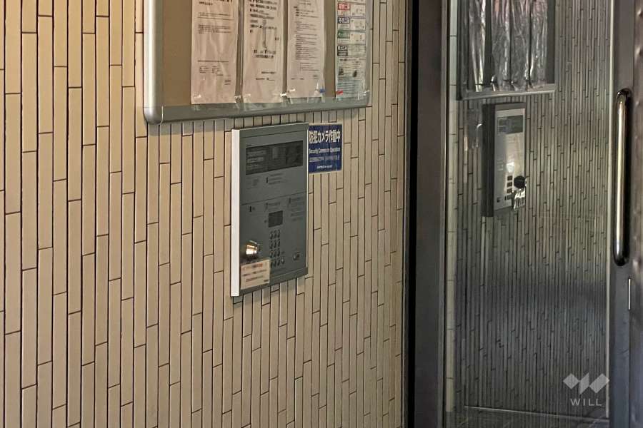 エントランスはオートロック付きです。