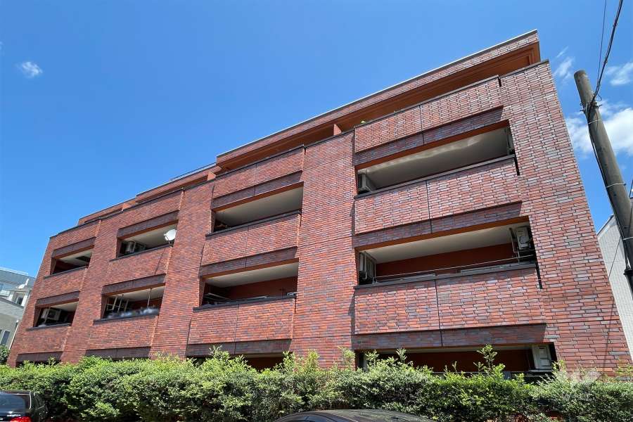 クレール上野毛の外観（南西側から）　