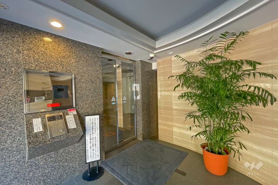 エントランスはオートロック付きです。