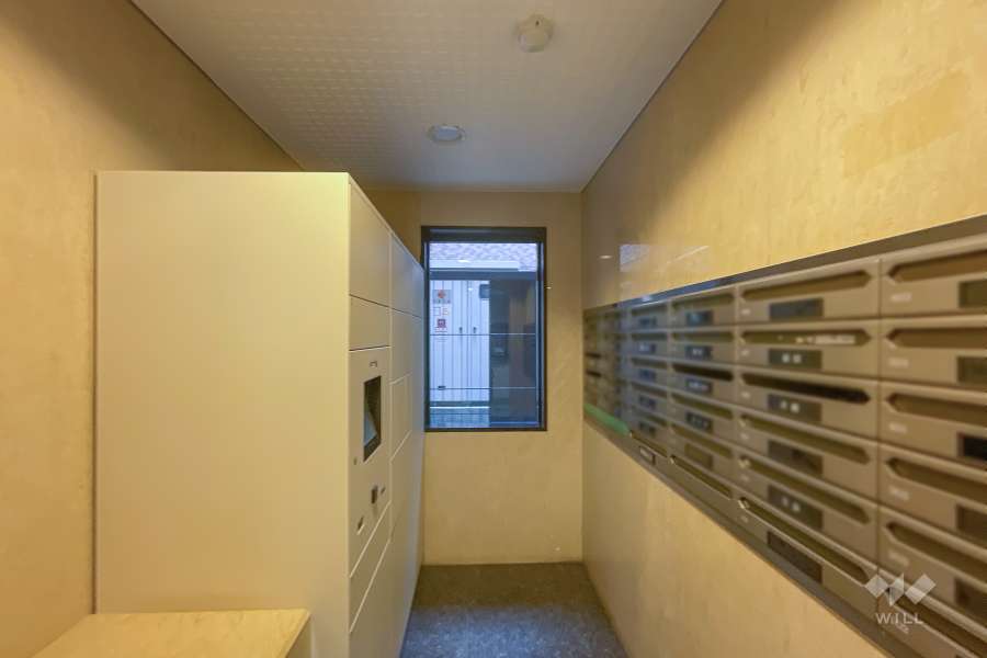 宅配ボックスと共用ポスト　　