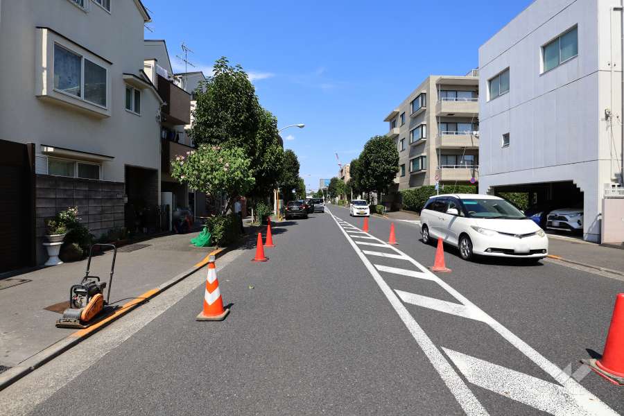 敷地南東側の前面道路