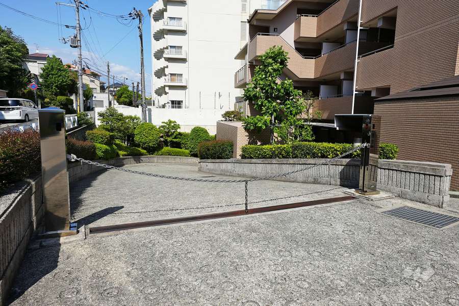 駐車場の出入口