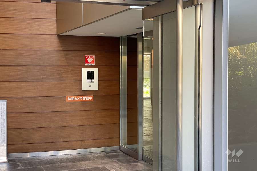 エントランスはオートロック付きです。