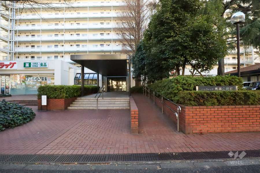 北側エントランス