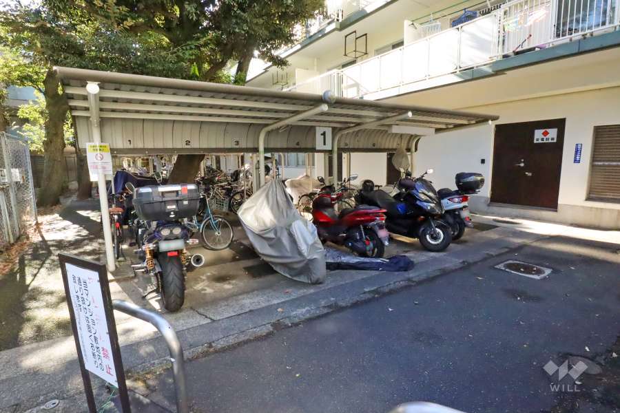 バイク置き場（屋根付き）