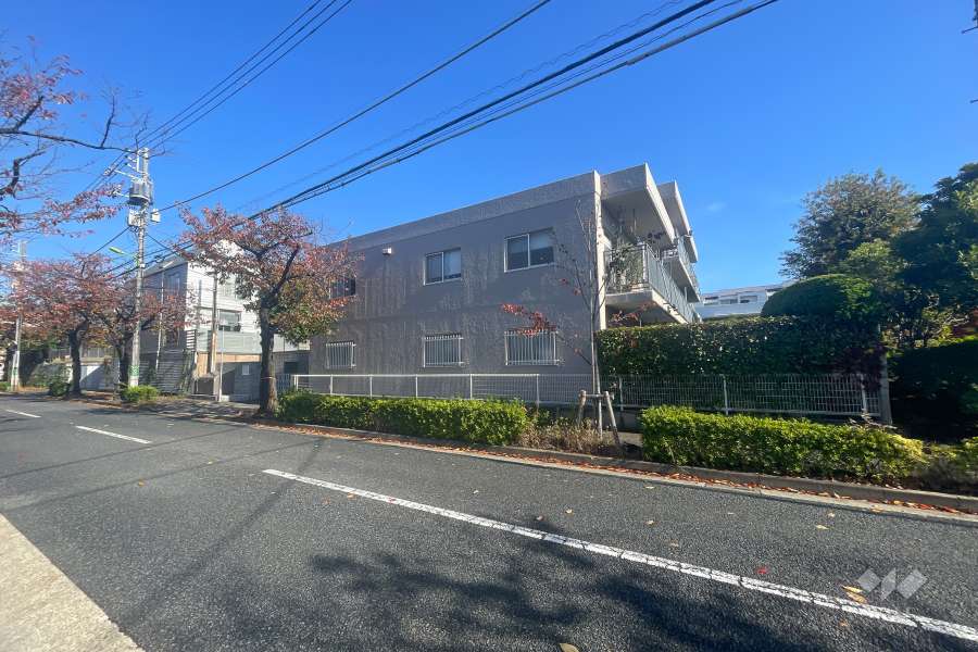 上用賀第二パークホームズの外観（南西側から）