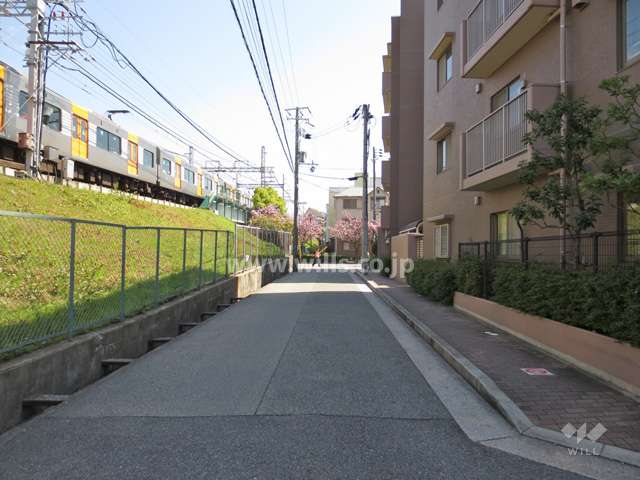 敷地北側の前面道路