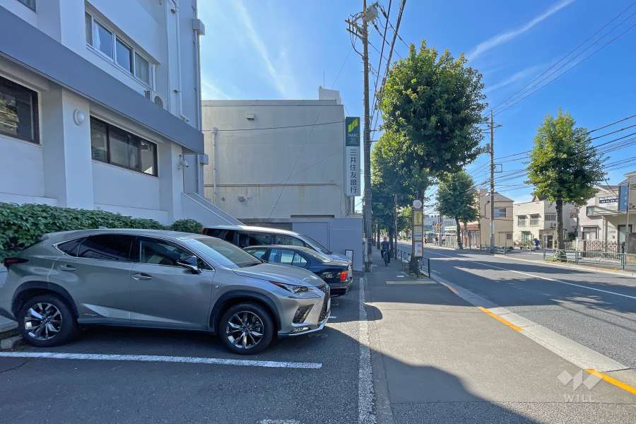 敷地の北側前面道路（東側から）