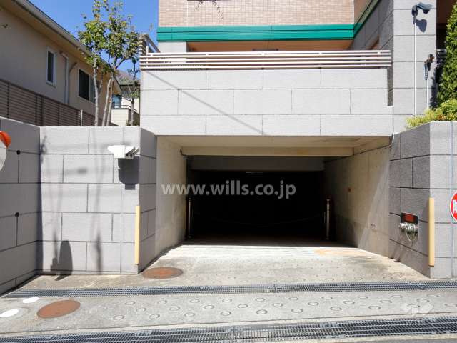 駐車場の出入り口（地下駐車場）