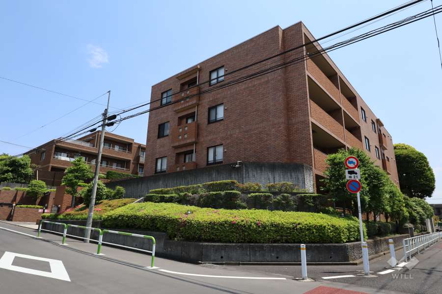 ファミールグラン上用賀八条通りの外観（北西側から）　