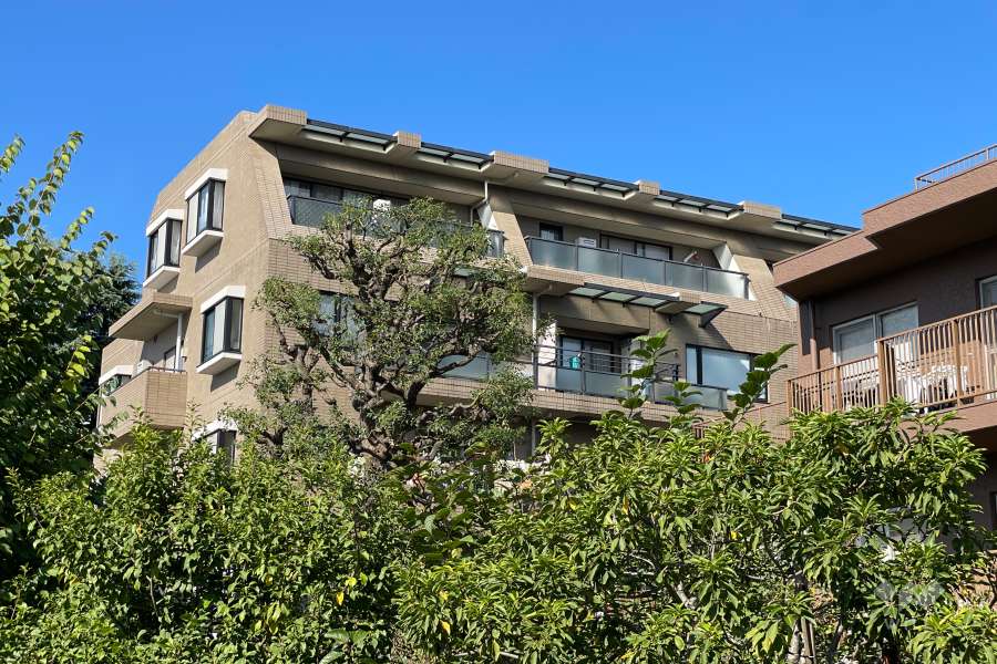 馬事公苑ヒルズの外観（敷地南西側の公園から）