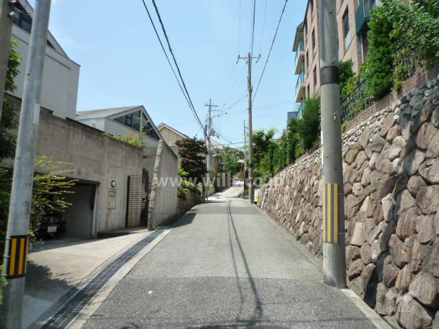 敷地南東側の前面道路