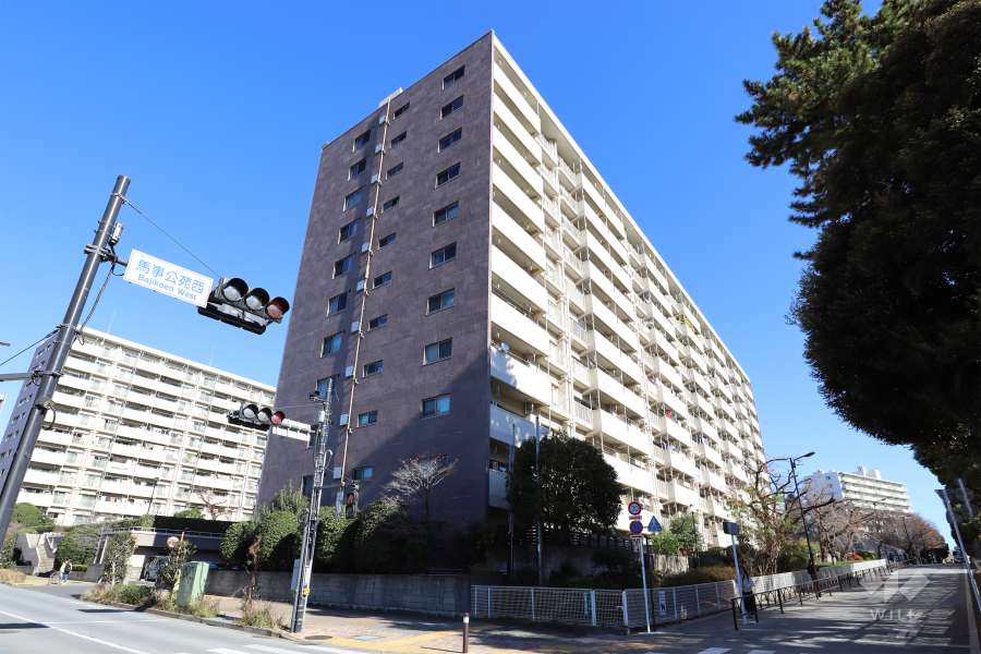 馬事公苑前ハイム1号棟の外観(南西側から)