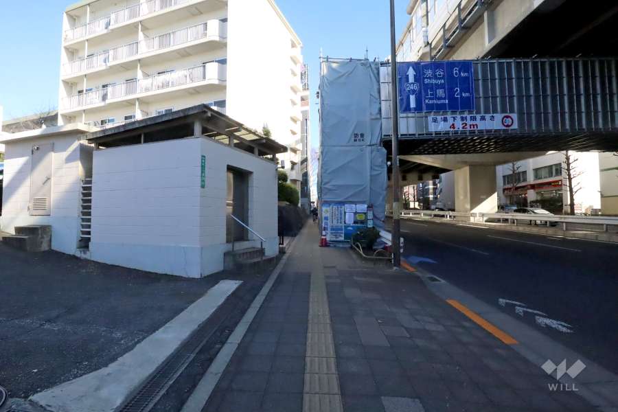 敷地南側の前面道路