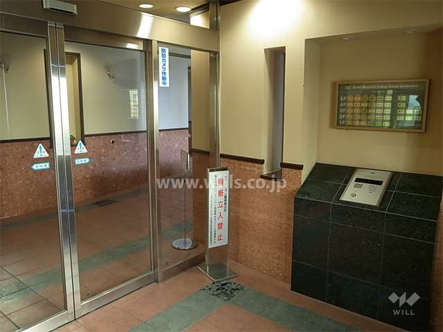 エントランスはオートロック付きです。