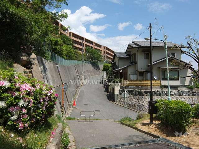 敷地南側は一戸建て街です。