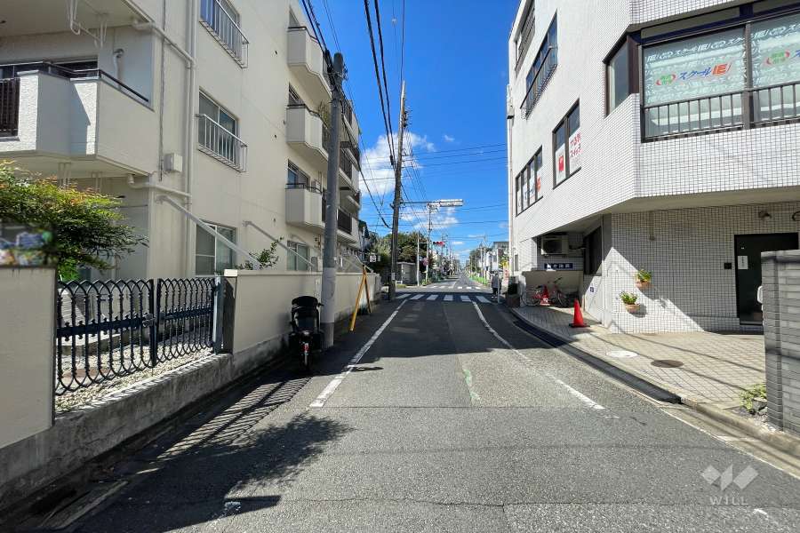 敷地東側の前面道路　
