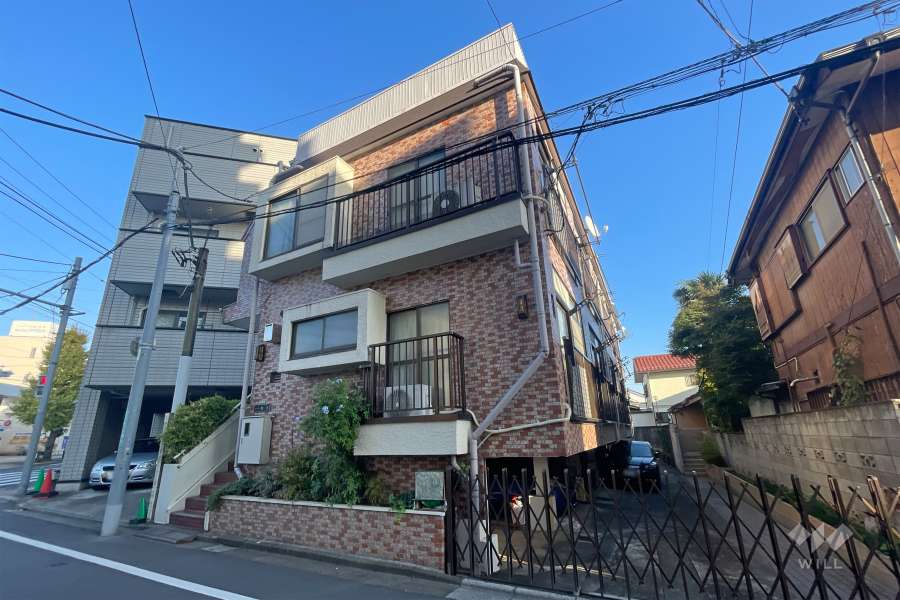 シャンブル駒沢の外観（西側から）