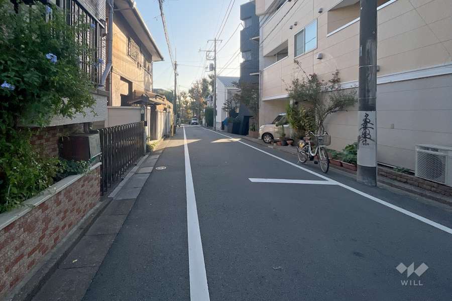 敷地北西側の前面道路