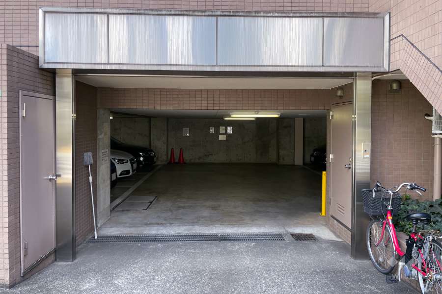 駐車場の出入り口・敷地内駐車場（屋内平面式）