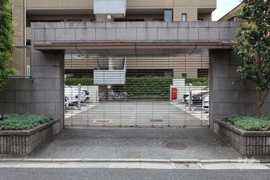 駐車場の出入り口（ロボットゲートつき）