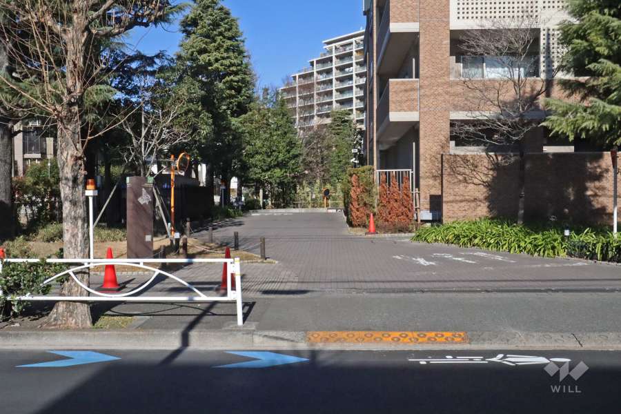 南側駐車場の出入り口