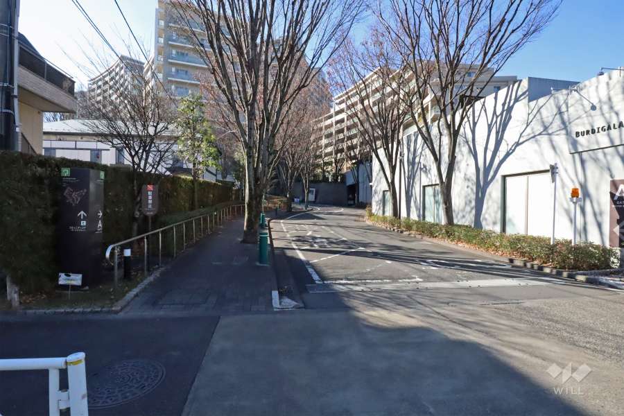 東側の敷地入り口