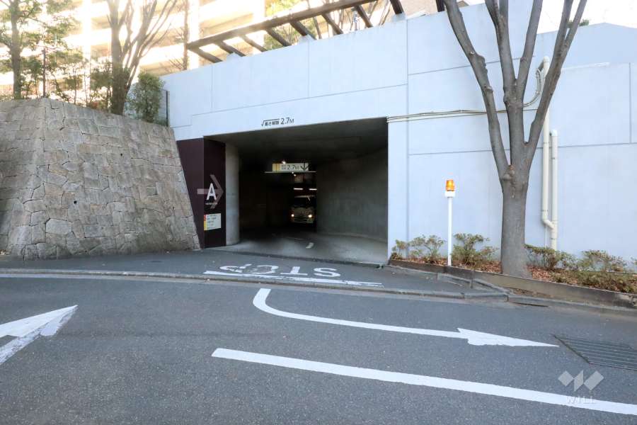 東側駐車場の出入り口