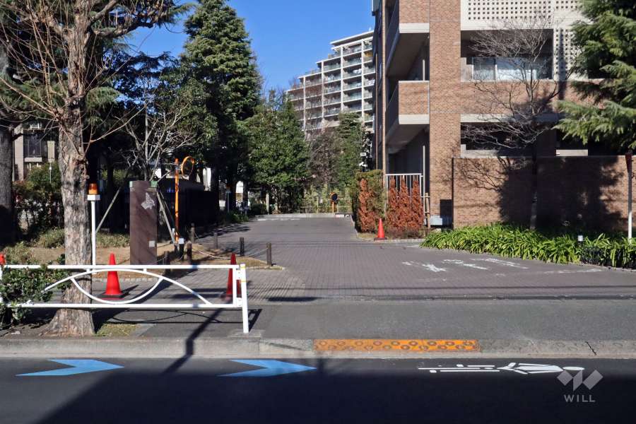 駐車場の出入り口1