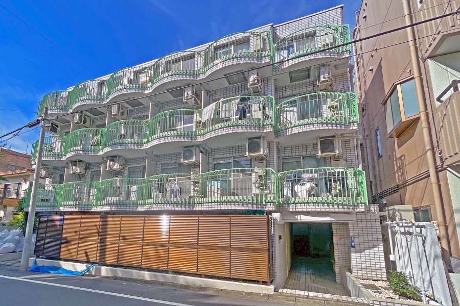 スカイコート世田谷の外観（南東側から）