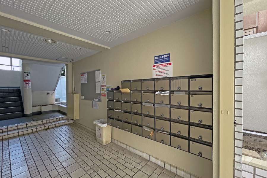 エントランス内の共用ポスト