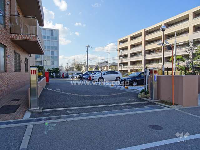 駐車場出入り口（ロボットゲート付き）