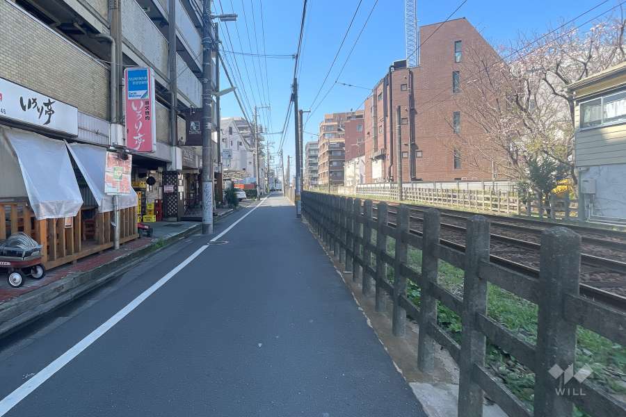 敷地北側の前面道路
