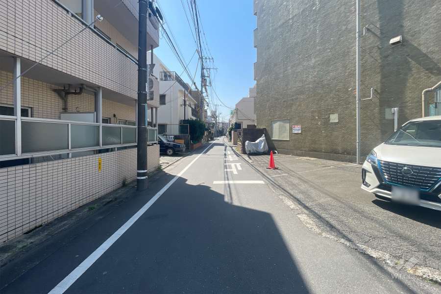 敷地東側の前面道路